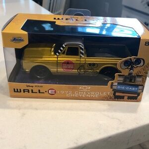 Jada WALL-E 1972 Chevrolet Cheyenne Die-Cast Model - Gold